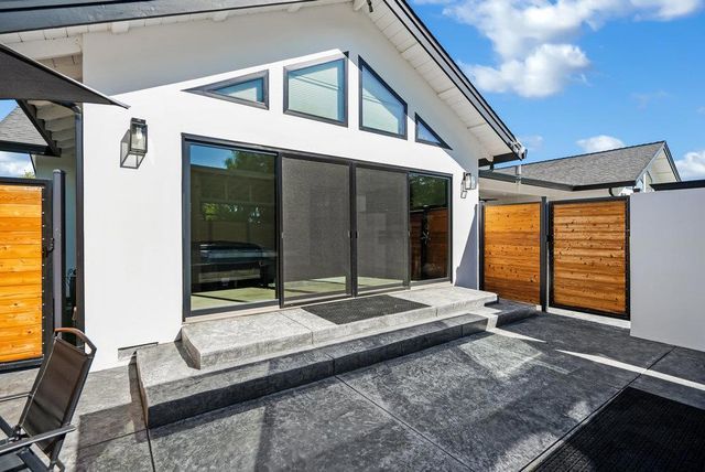 1220 S Ridgemark Drive, Hollister, CA 95023