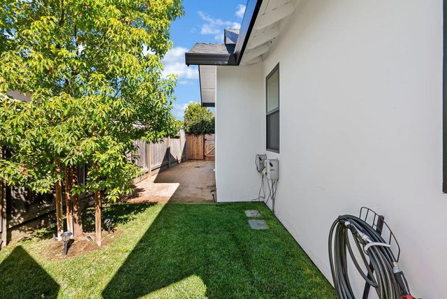 1220 S Ridgemark Drive, Hollister, CA 95023