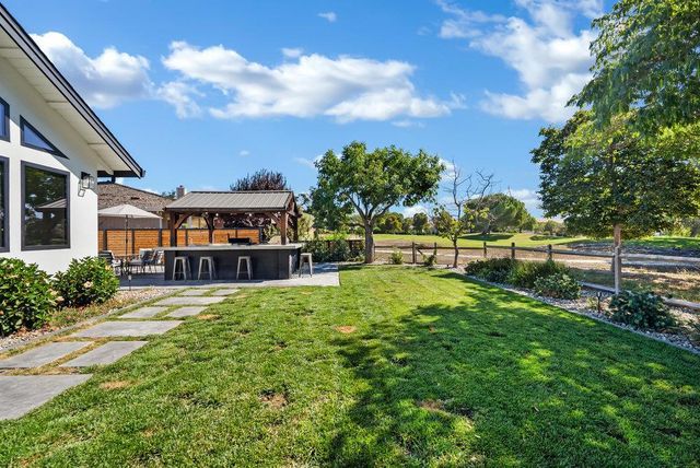 1220 S Ridgemark Drive, Hollister, CA 95023