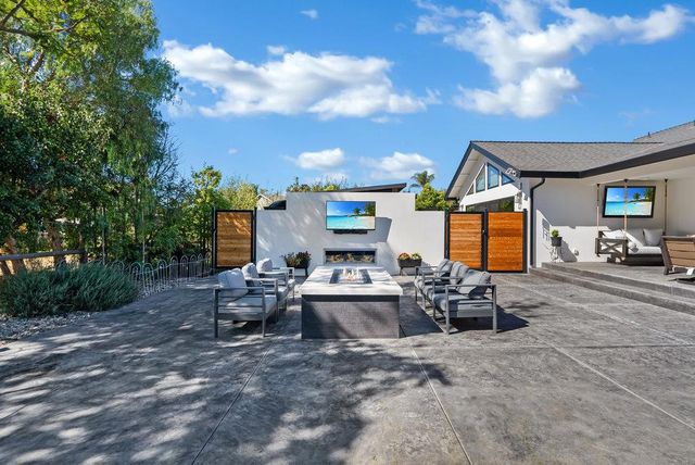 1220 S Ridgemark Drive, Hollister, CA 95023