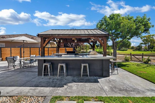 1220 S Ridgemark Drive, Hollister, CA 95023