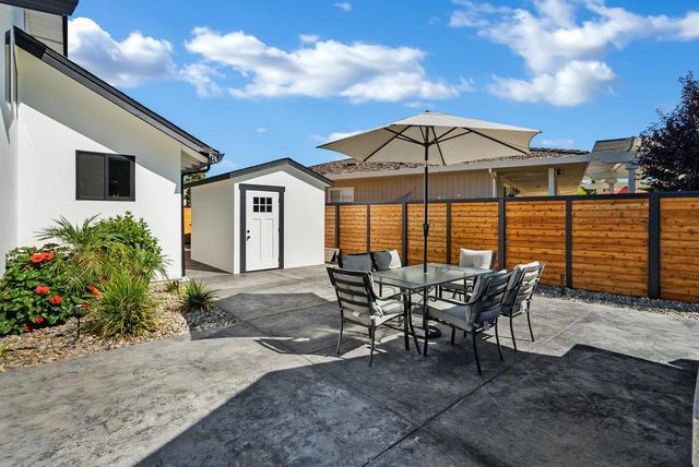 1220 S Ridgemark Drive, Hollister, CA 95023