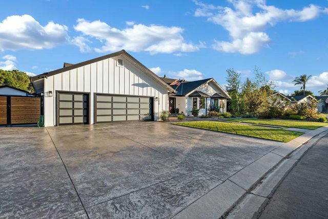 1220 S Ridgemark Drive, Hollister, CA 95023