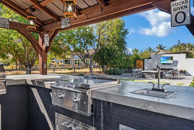 1220 S Ridgemark Drive, Hollister, CA 95023