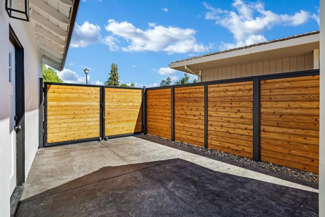 1220 S Ridgemark Drive, Hollister, CA 95023