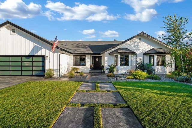 1220 S Ridgemark Drive, Hollister, CA 95023