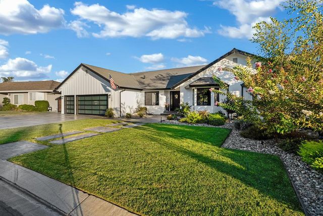 1220 S Ridgemark Drive, Hollister, CA 95023