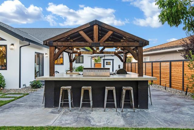 1220 S Ridgemark Drive, Hollister, CA 95023