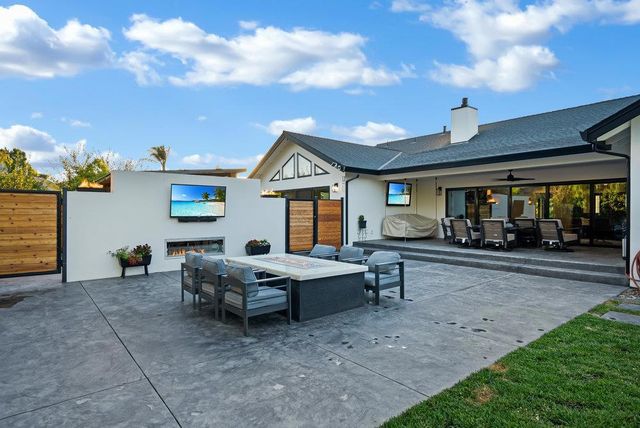 1220 S Ridgemark Drive, Hollister, CA 95023