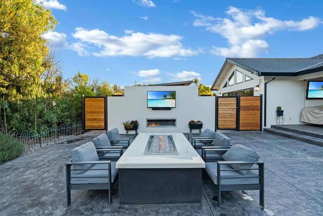 1220 S Ridgemark Drive, Hollister, CA 95023