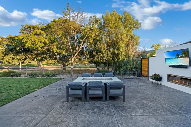 1220 S Ridgemark Drive, Hollister, CA 95023