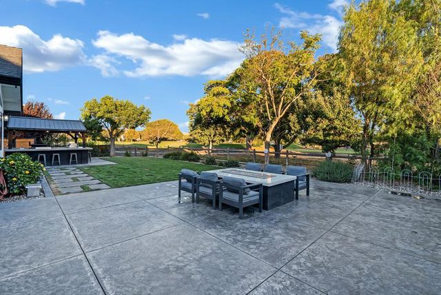 1220 S Ridgemark Drive, Hollister, CA 95023