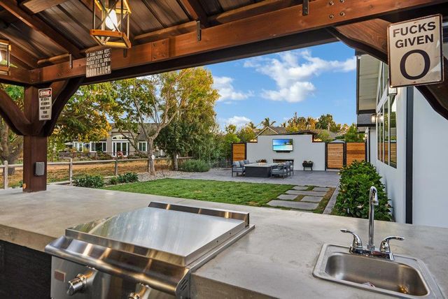 1220 S Ridgemark Drive, Hollister, CA 95023