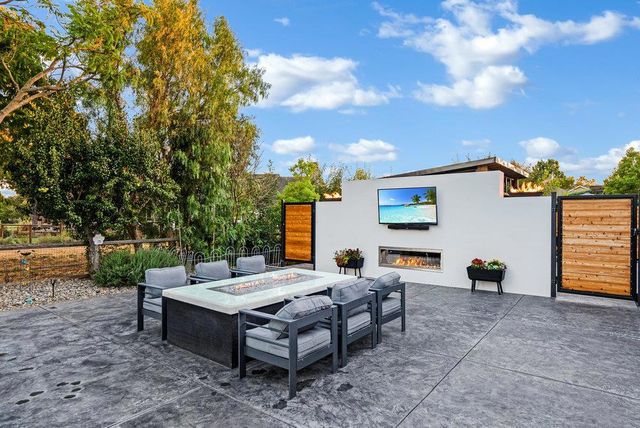 1220 S Ridgemark Drive, Hollister, CA 95023