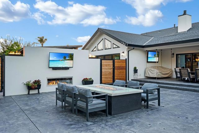 1220 S Ridgemark Drive, Hollister, CA 95023