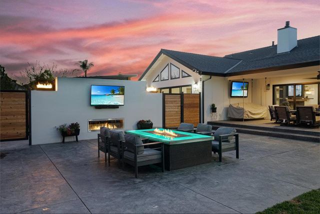 1220 S Ridgemark Drive, Hollister, CA 95023