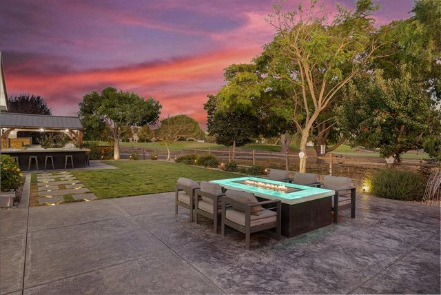 1220 S Ridgemark Drive, Hollister, CA 95023