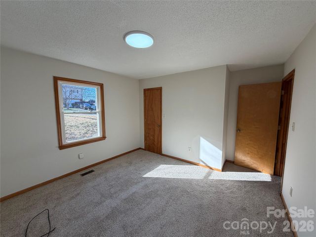 424 Holland Drive, Statesville, NC 28677