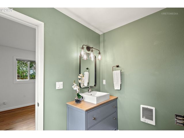 4735 SUSSEX St, West Linn, OR 97068