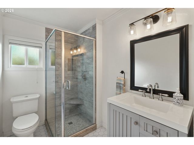 4735 SUSSEX St, West Linn, OR 97068