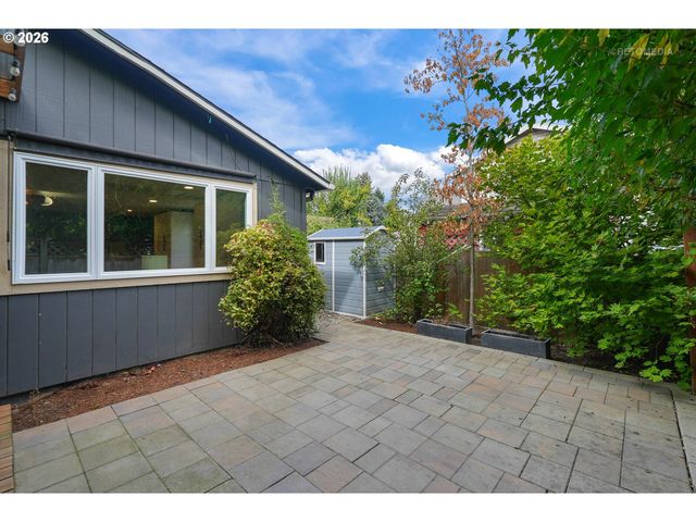 4735 SUSSEX St, West Linn, OR 97068
