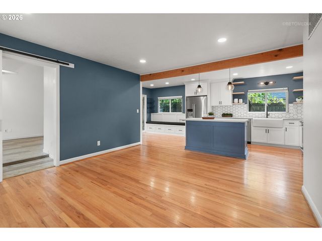 4735 SUSSEX St, West Linn, OR 97068