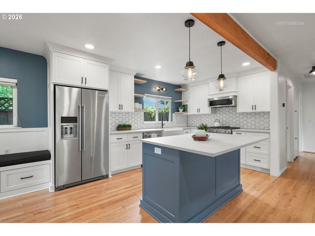 4735 SUSSEX St, West Linn, OR 97068