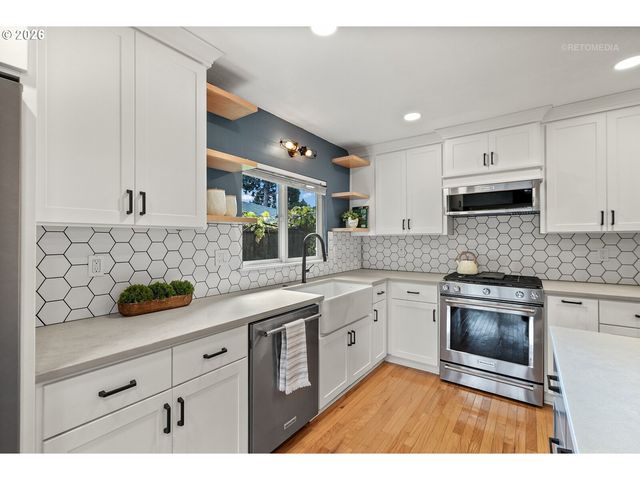 4735 SUSSEX St, West Linn, OR 97068
