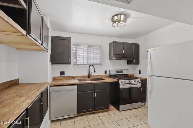 11048 Sunshine Court, El Paso, TX 79936