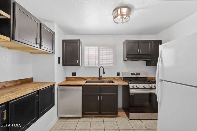 11048 Sunshine Court, El Paso, TX 79936