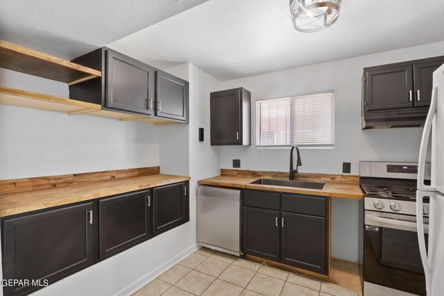 11048 Sunshine Court, El Paso, TX 79936