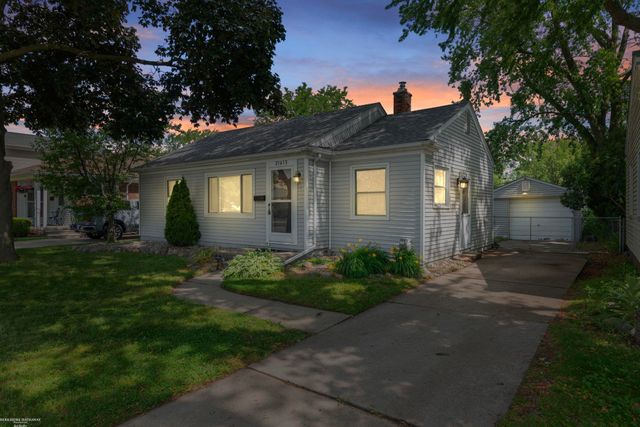 21613 Bon Heur Street, Saint Clair Shores, MI 48081