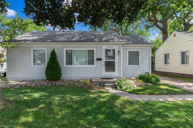 21613 Bon Heur Street, Saint Clair Shores, MI 48081
