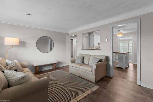21613 Bon Heur Street, Saint Clair Shores, MI 48081