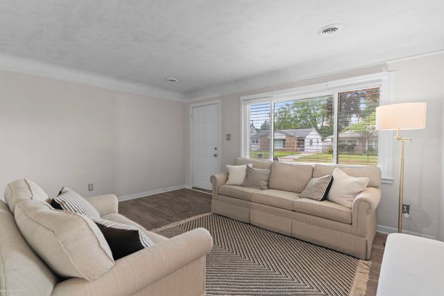 21613 Bon Heur Street, Saint Clair Shores, MI 48081