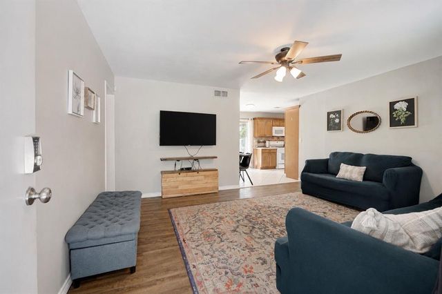 2621 N Redmond Avenue, Oklahoma City, OK 73127