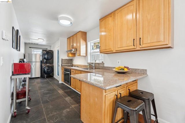 1390 E 31St St, Oakland, CA 94602
