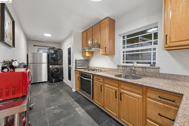 1390 E 31St St, Oakland, CA 94602