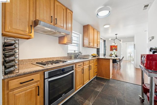 1390 E 31St St, Oakland, CA 94602