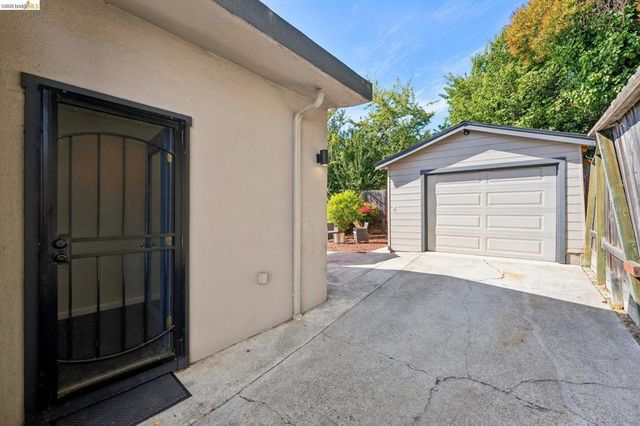 1390 E 31St St, Oakland, CA 94602
