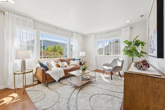 1390 E 31St St, Oakland, CA 94602
