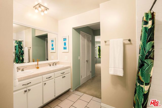 1942 Grace Avenue 122, Los Angeles, CA 90068
