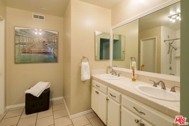 1942 Grace Avenue 122, Los Angeles, CA 90068