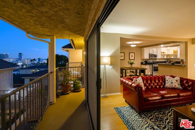 1942 Grace Avenue 122, Los Angeles, CA 90068