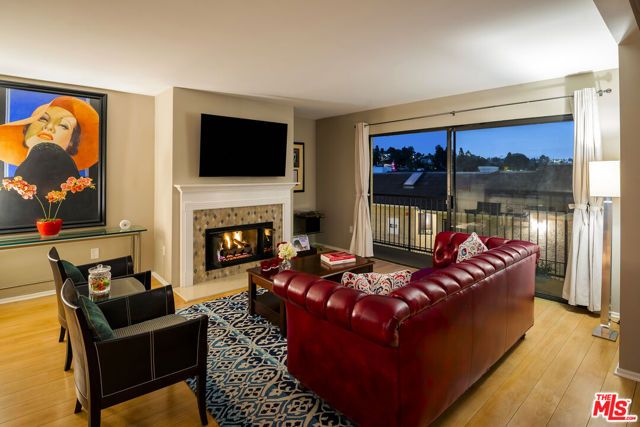 1942 Grace Avenue 122, Los Angeles, CA 90068