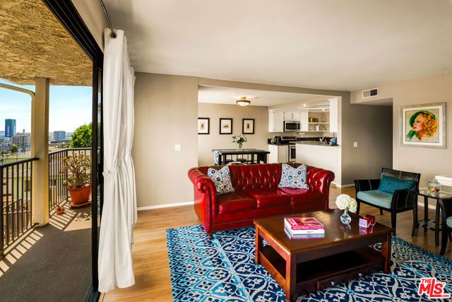 1942 Grace Avenue 122, Los Angeles, CA 90068