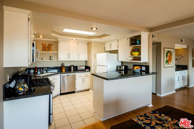1942 Grace Avenue 122, Los Angeles, CA 90068