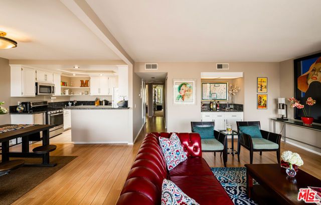 1942 Grace Avenue 122, Los Angeles, CA 90068