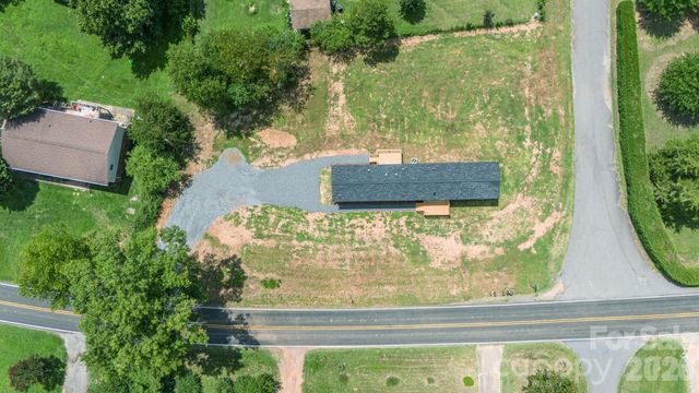 4059 Beach Road, Hudson, NC 28638