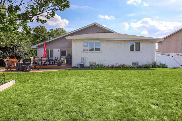 8124 Glenbrook Place, Tinley Park, IL 60487